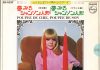 Ce 45 tours de France Gall en provenance du Japon contient le titre Poupée de cire, poupée de son chanté en Japonais.