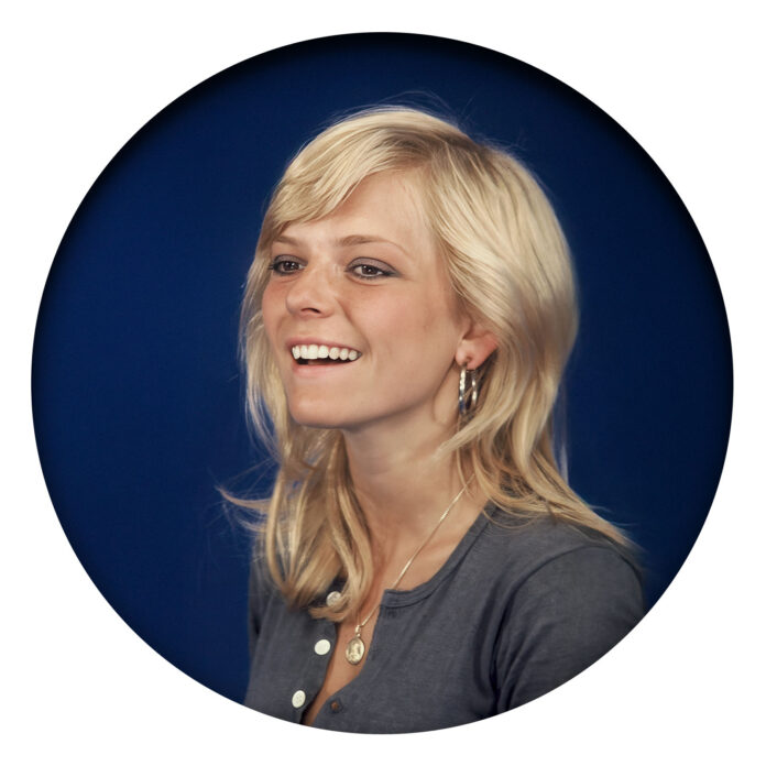 En 1970, France Gall se retire de la scène française. Une année d’introspection, de douceur retrouvée et de maturité, loin du tumulte médiatique.