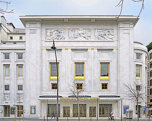 Le théâtre des Champs-Élysées (TCE) est un ensemble de trois salles de spectacle situé dans le 8e arrondissement de Paris (plus précisément au 15, avenue Montaigne), qui est inauguré le 2 avril 1913.
