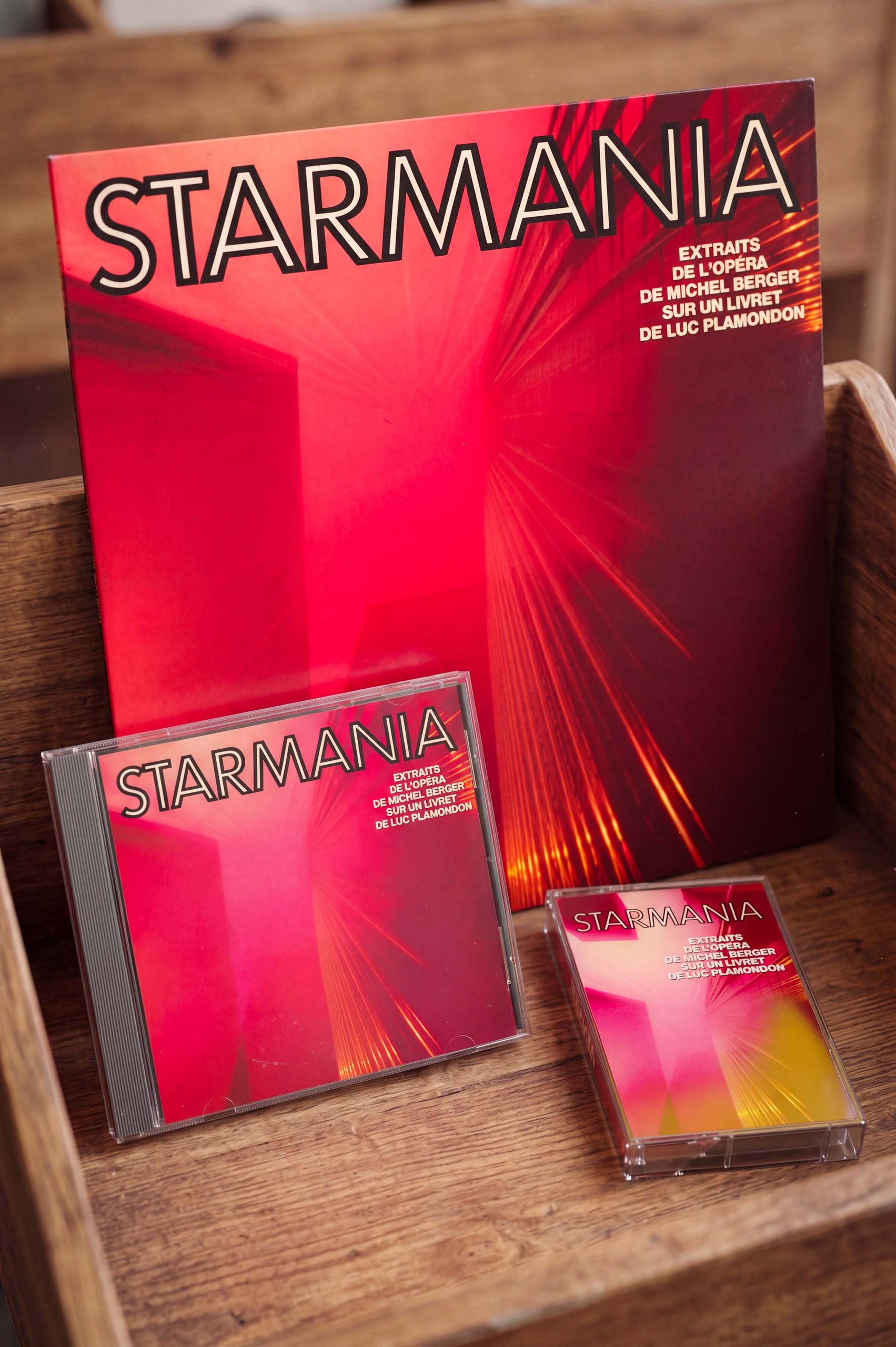 L’aventure Starmania débute en octobre 1978 avec la parution d’un double album studio, sorti chez Atlantic en amont du spectacle. Le projet est porté par Michel Berger pour la musique et Luc Plamondon pour les textes.