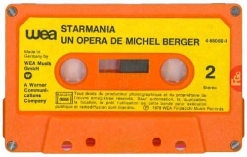 La cassette Starmania WEA 466 080 (fin 1978), coque et boîtier orange, première édition sans Besoin d'amour.